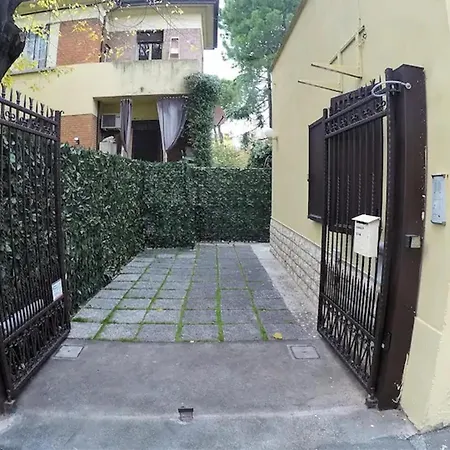 La Casetta - Casa Indipendente Con Parcheggio Privato * Болонья